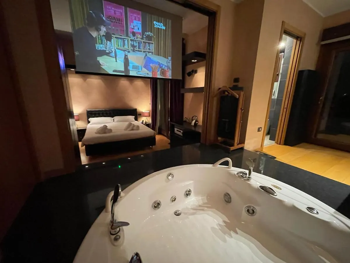 Attico Con Vista Spettacolare E Jacuzzi Apartment Bologna Italy