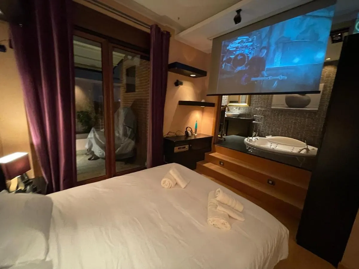 Attico Con Vista Spettacolare E Jacuzzi Apartment Bologna 0*,  Italy