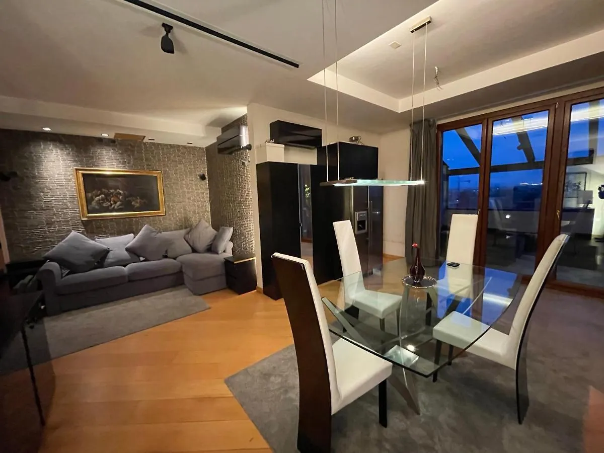 Attico Con Vista Spettacolare E Jacuzzi contacts