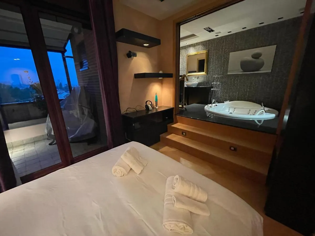 Attico Con Vista Spettacolare E Jacuzzi Apartment Bologna