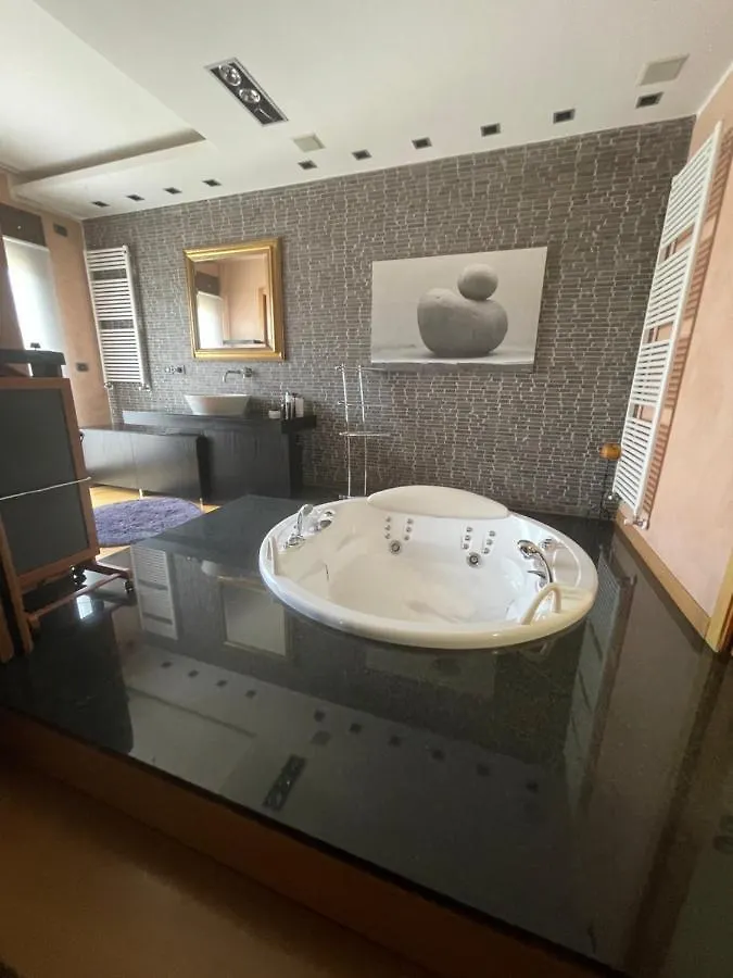 Attico Con Vista Spettacolare E Jacuzzi Apartment Bologna